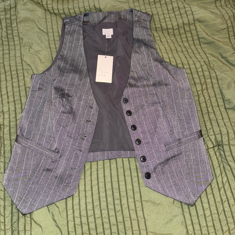 Vest - Picture 2 of 3